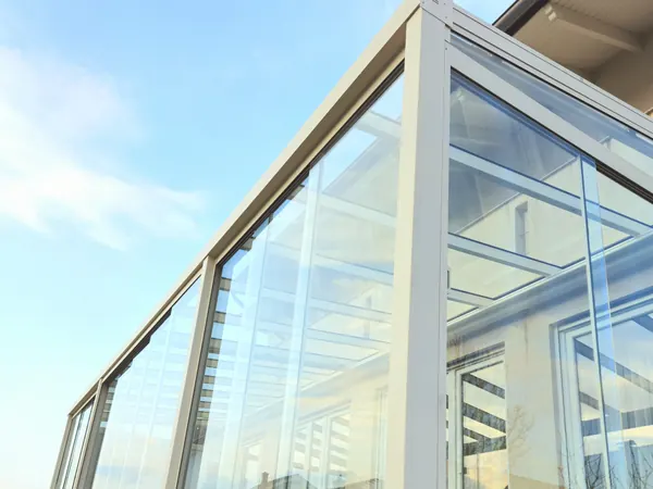 Kaltwintergarten mit Glasschiebetüren